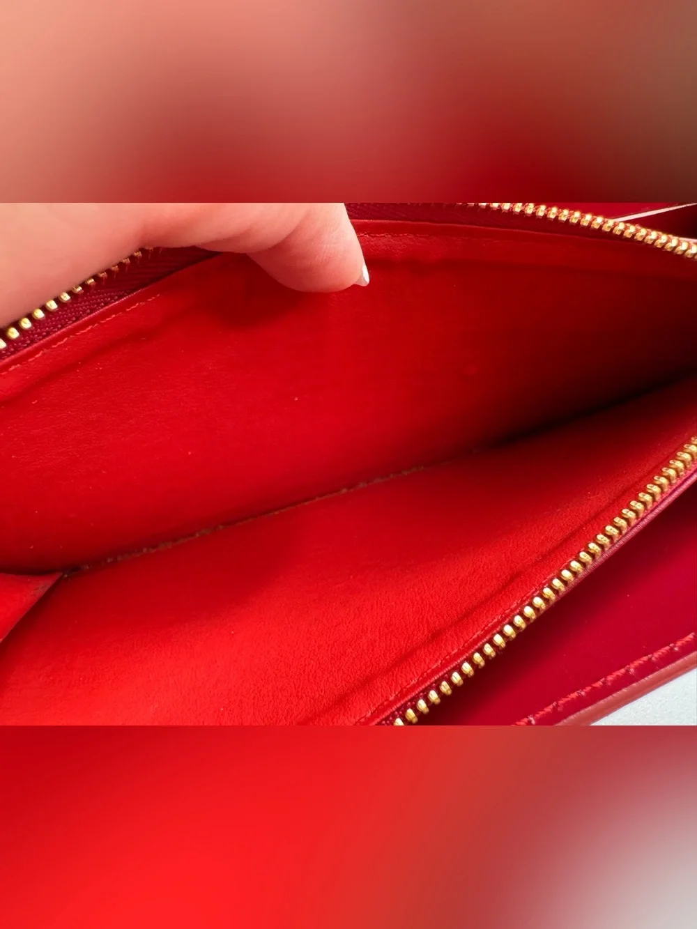 ✨🛍️ Louis Vuitton Red Vernis Sarah Noeud Wallet